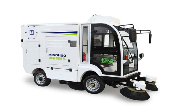 高昌四轮扫路车MN-S1800配备240L标准垃圾桶